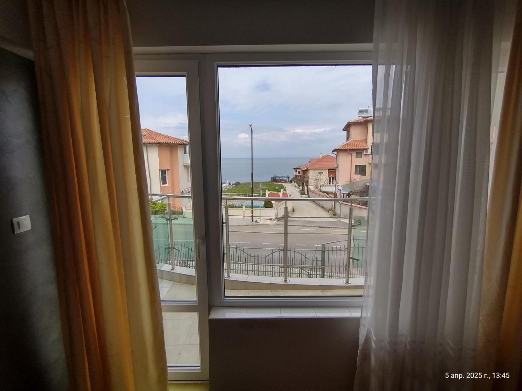 Family Hotel Coral Sozopol Exteriör bild