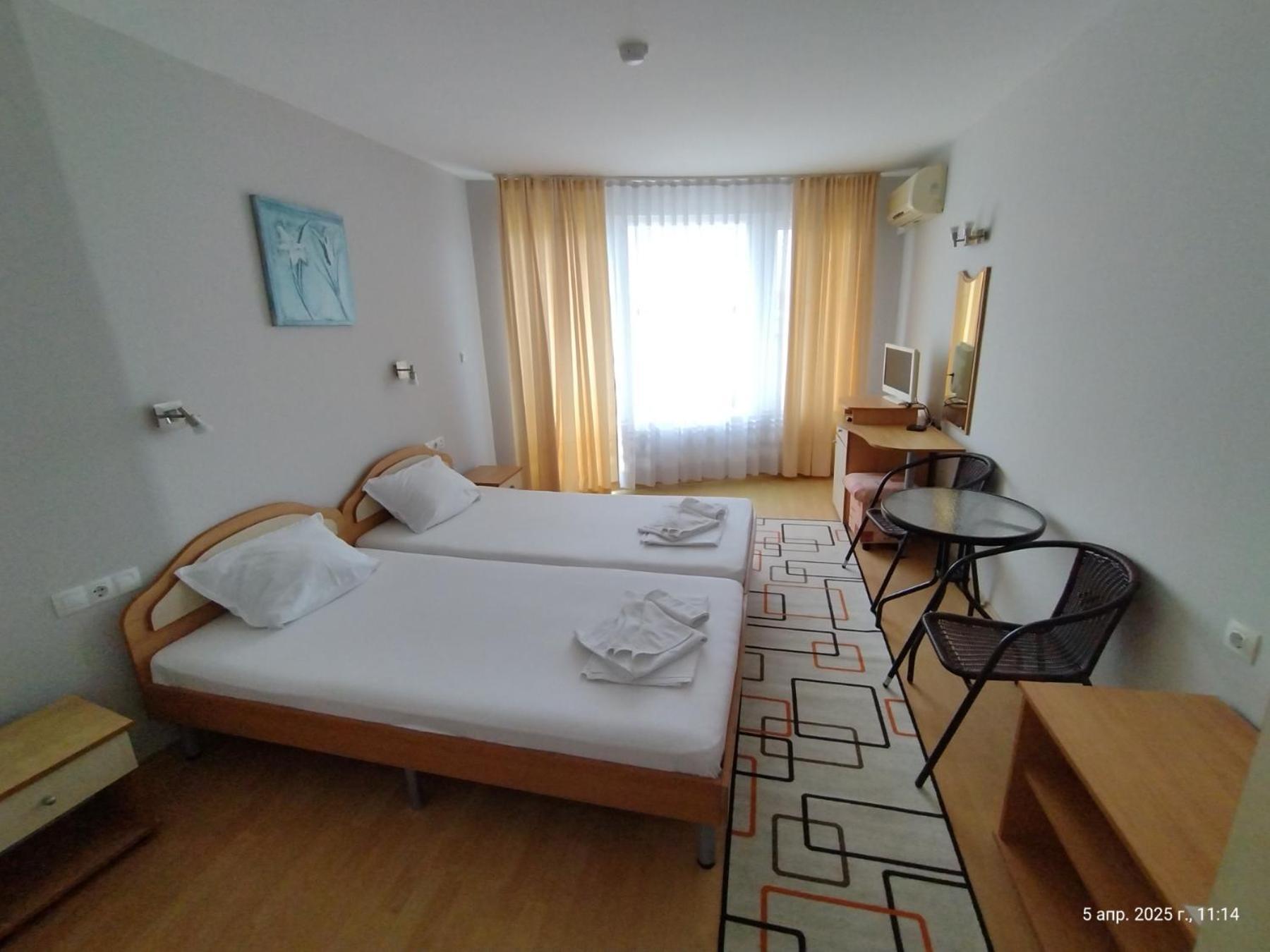 Family Hotel Coral Sozopol Exteriör bild